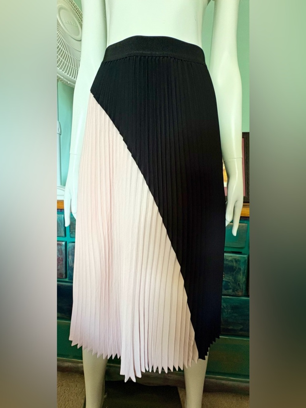 free press Pleated Diagonal Colorblock Midi Skirt - Black & Light Pink